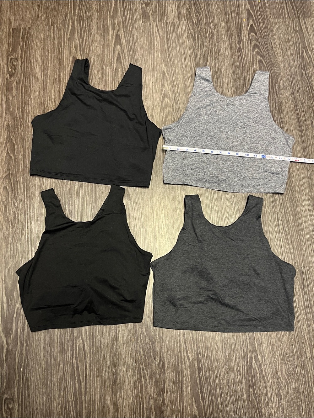 NWOT 4pk Women’s Scoop-Neck Crop Tank Top — Black & Gray built in bra